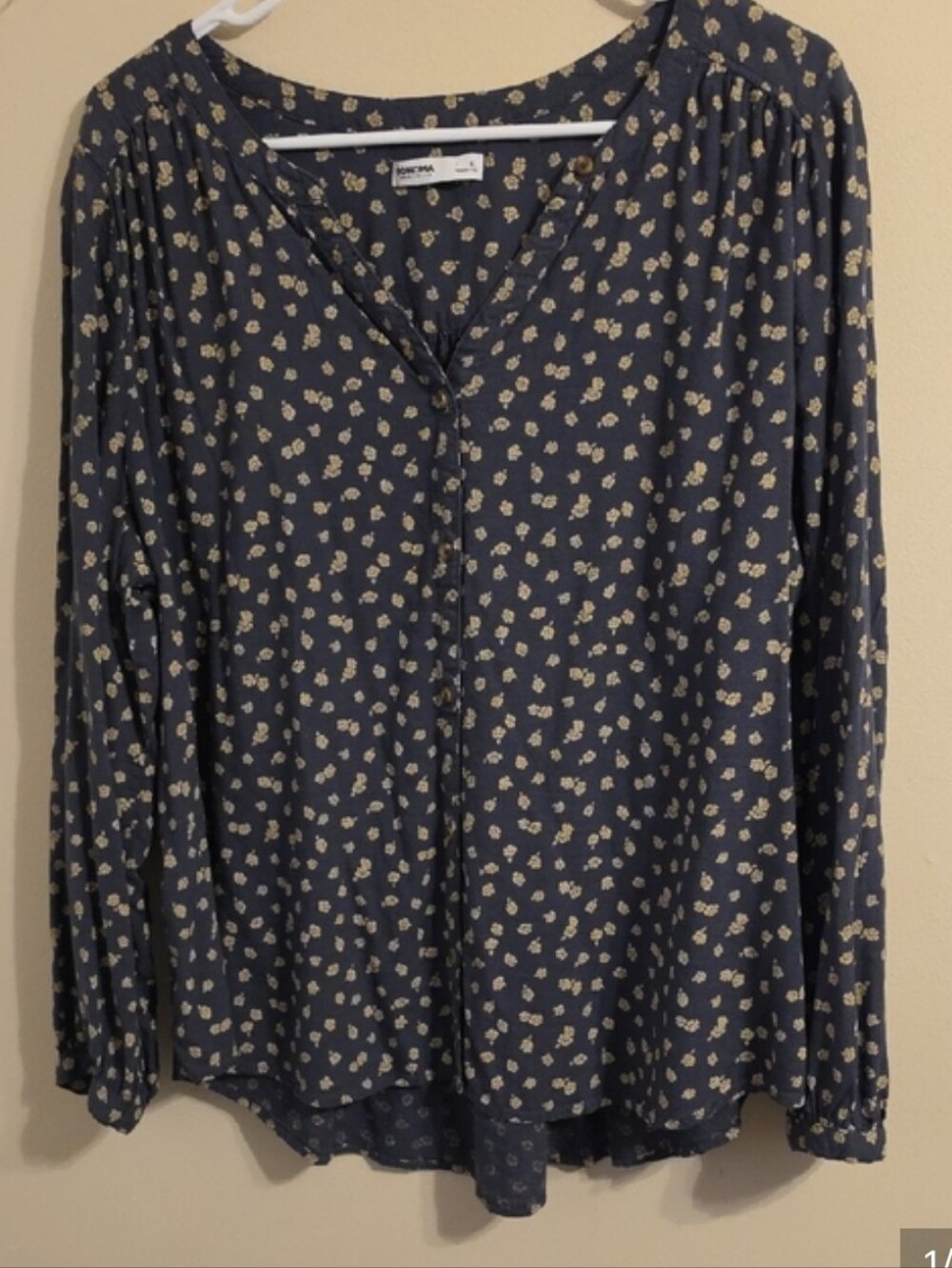 Sonoma Dark Gray Floral V Neck Button Up Blouse. In EUC - Picture 5 of 5